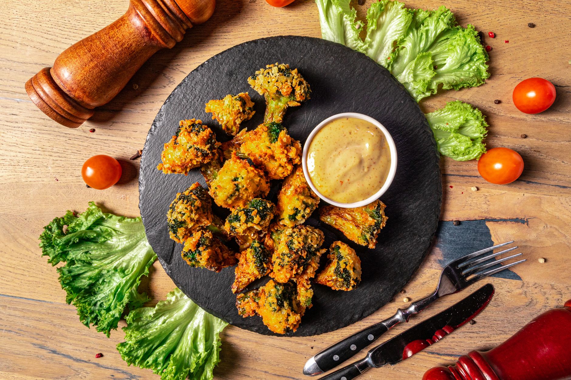 Crispy broccoli bites served with dipping sauce, perfect for a healthy snack.