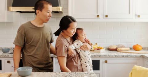 Colic vs Reflux in Babies: A Singapore Parent's Guide to Soothing and Knowing When to Worry