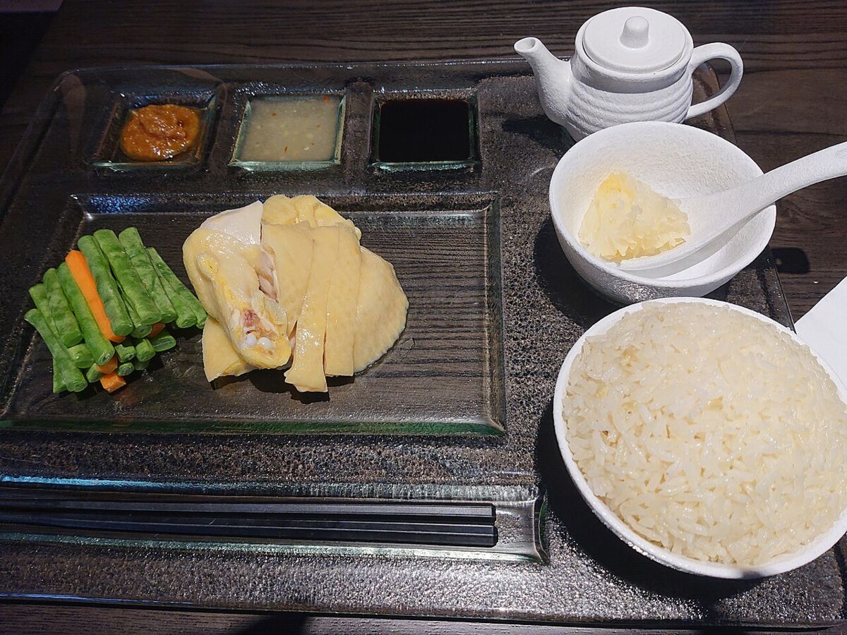 Hainanese Chicken Rice on Glass Dish