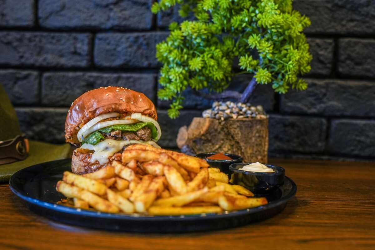 Western Food in Singapore for Families: A Guide to Steak and Family-Friendly Dining