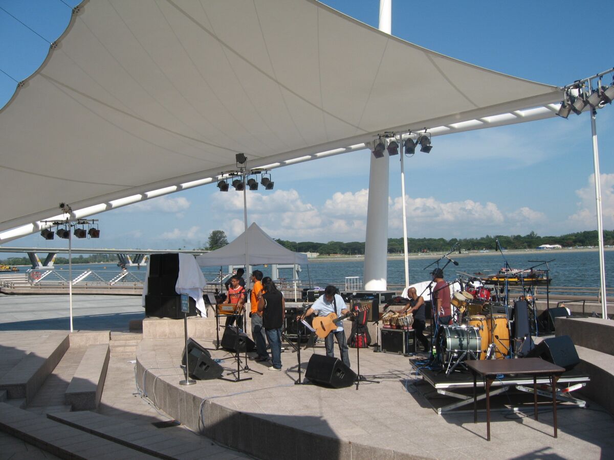 A free outdoor performance by the bay at Esplanade