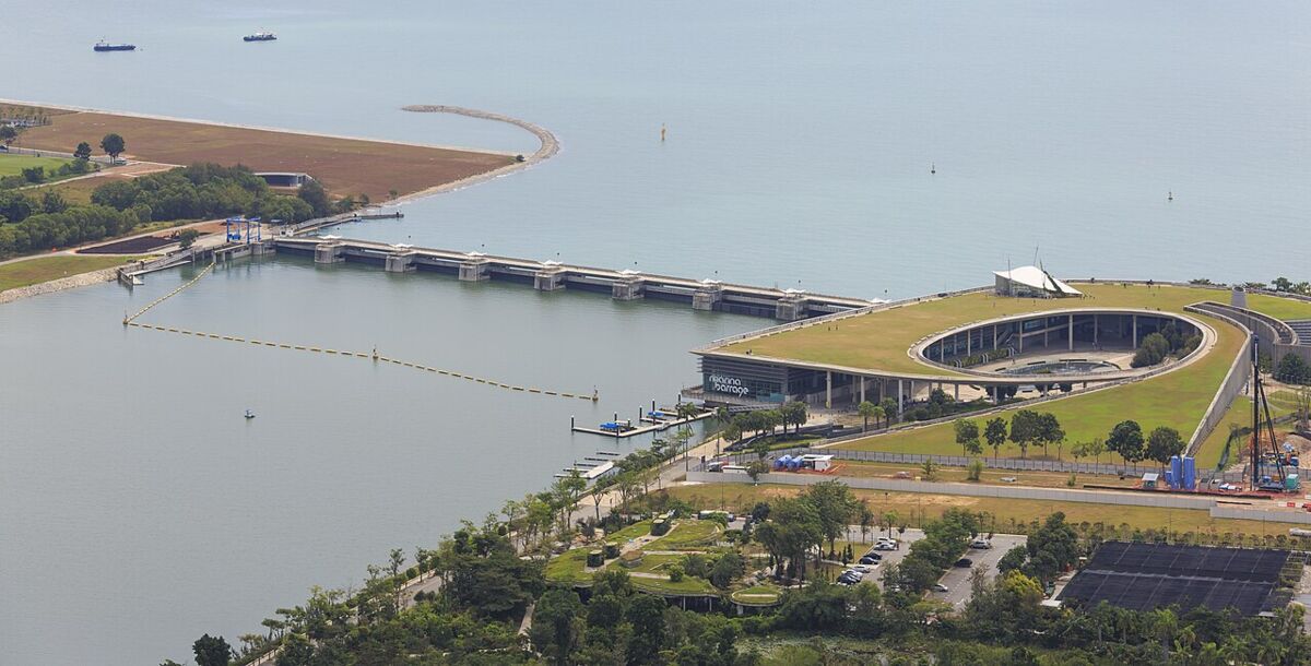 Marina Barrage: The Free Family Guide for Kite-Flying, Water Play and Skyline Picnics