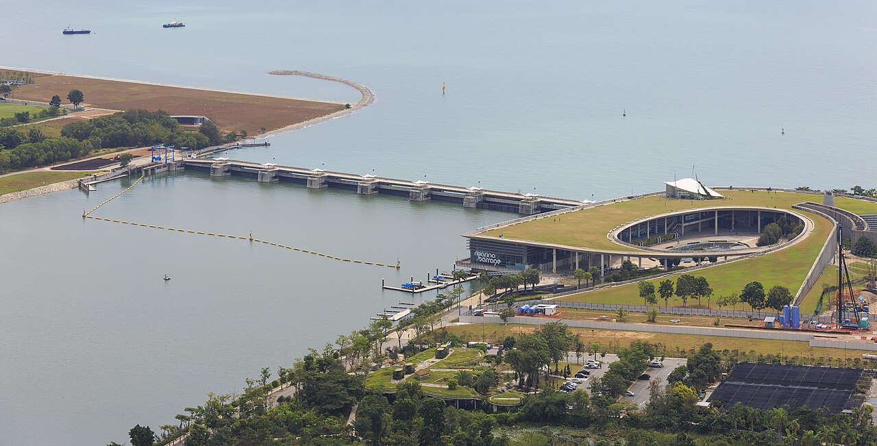 Marina Barrage: The Free Family Guide for Kite-Flying, Water Play and Skyline Picnics